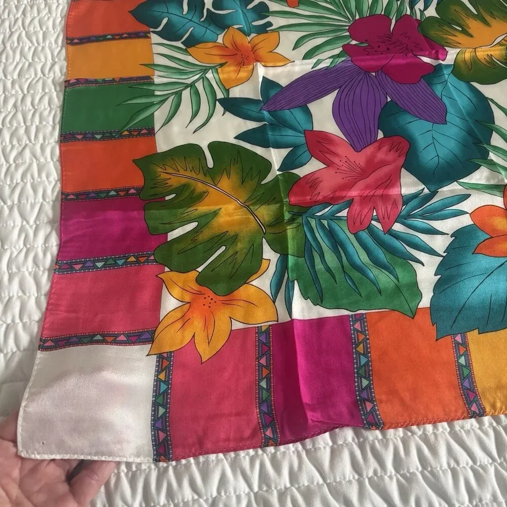 VINTAGE SPECIALTY HOUSE Floral 100% Silk Scarf
